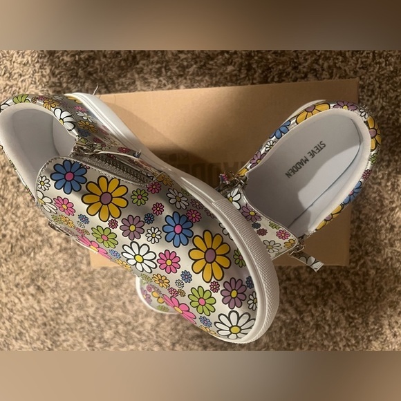 STEVE MADDEN BRAND NEW STILL IN BOX Girls J-Glam Floral sneakers size 7 - Picture 3 of 7